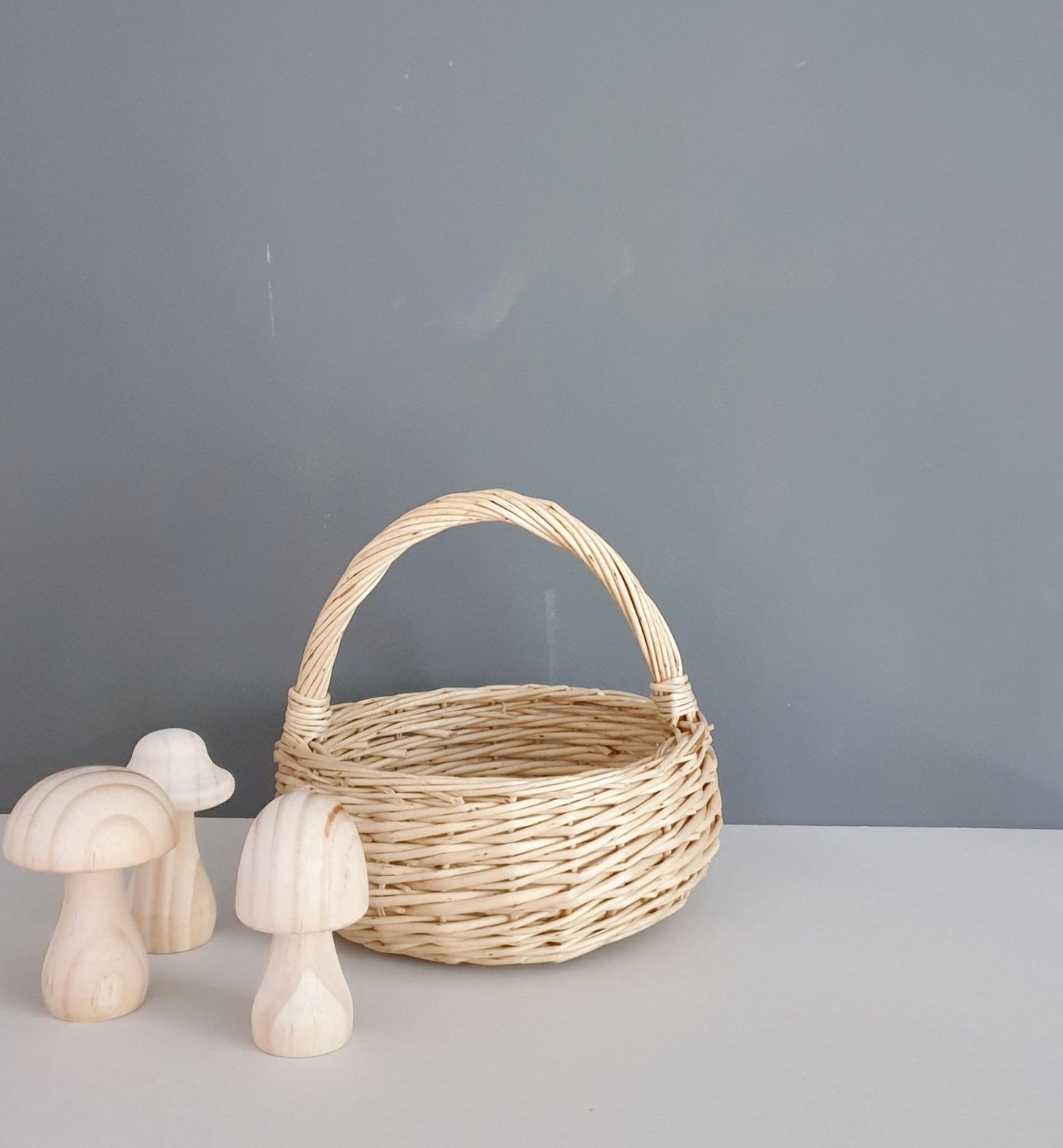 Kids Wicker Basket with Handle and 1 Wooden Mushrooms Ais-Charming Round Rattan Basket with Handle & Handmade Wooden Mushrooms