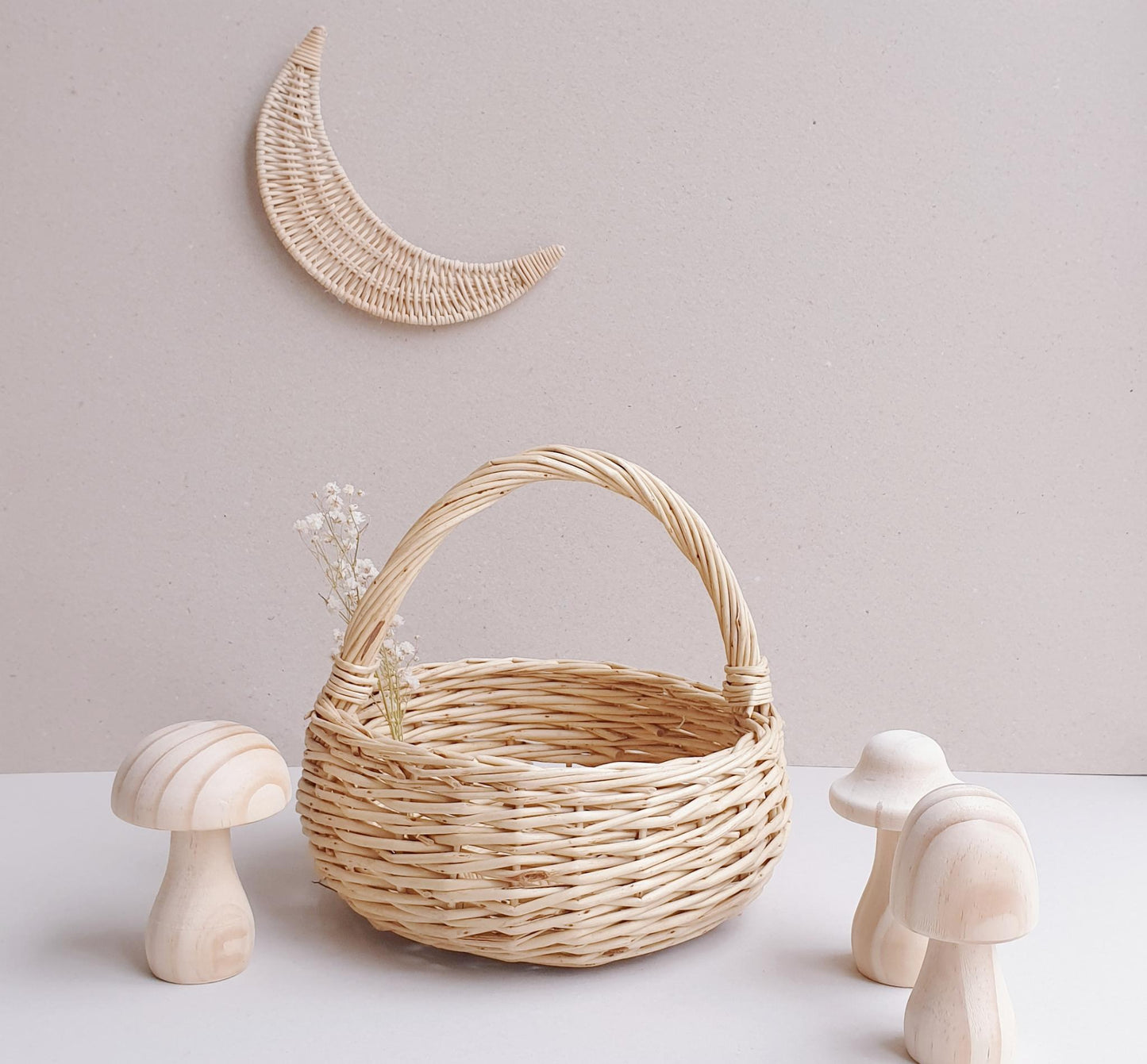 Kids Wicker Basket with Handle and 3 Wooden Mushrooms Ais-Charming Round Rattan Basket with Handle & Handmade Wooden Mushrooms