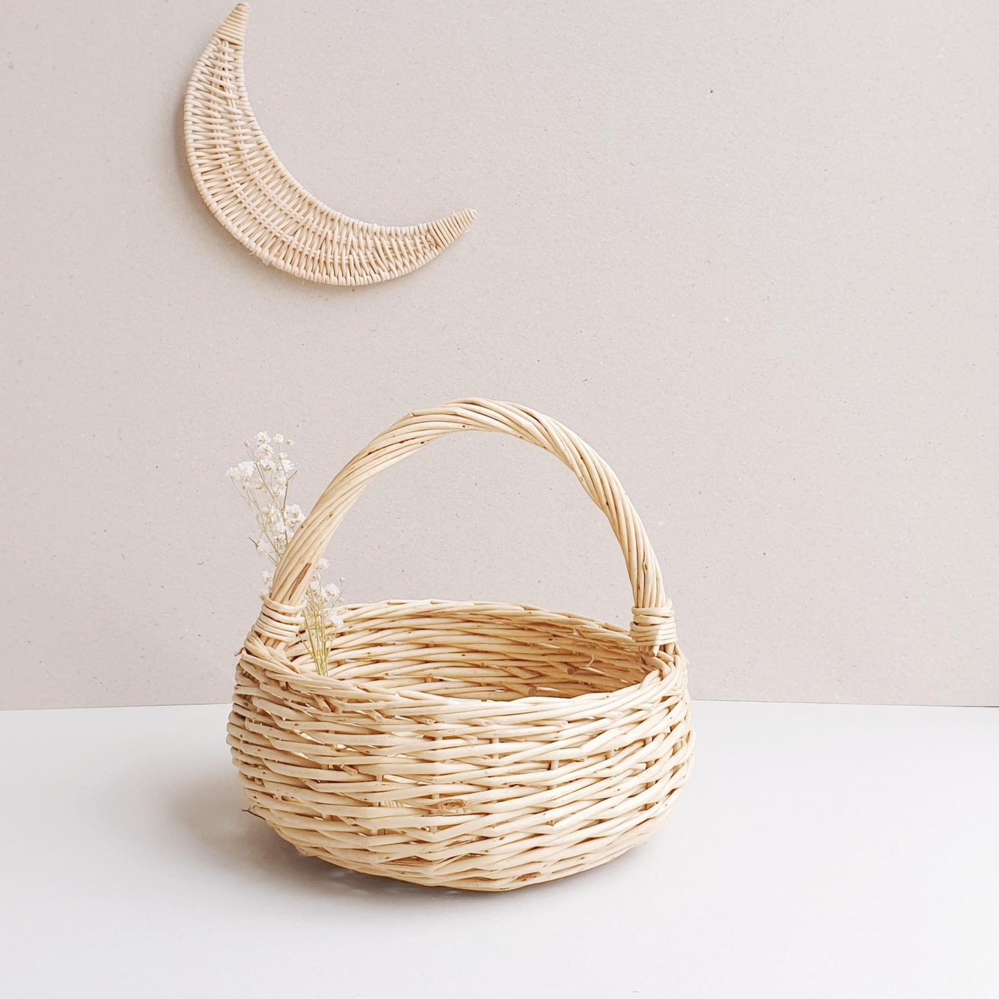 Kids Wicker Basket with Handle and 3 Wooden Mushrooms Ais-Charming Round Rattan Basket with Handle & Handmade Wooden Mushrooms