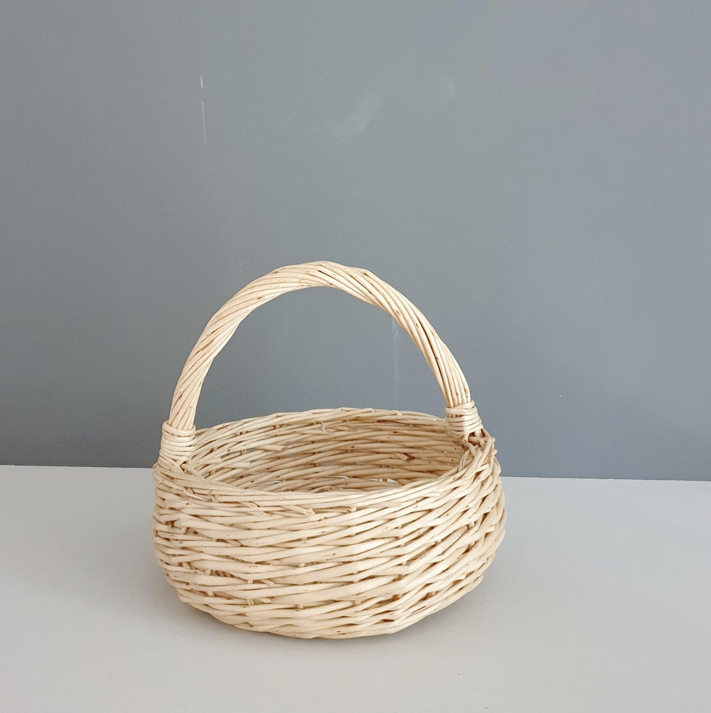 Kids Wicker Basket with Handle and 3 Wooden Mushrooms Ais-Charming Round Rattan Basket with Handle & Handmade Wooden Mushrooms